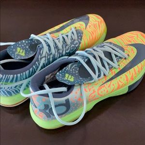 Men’s size 9 Nike KD sneakers